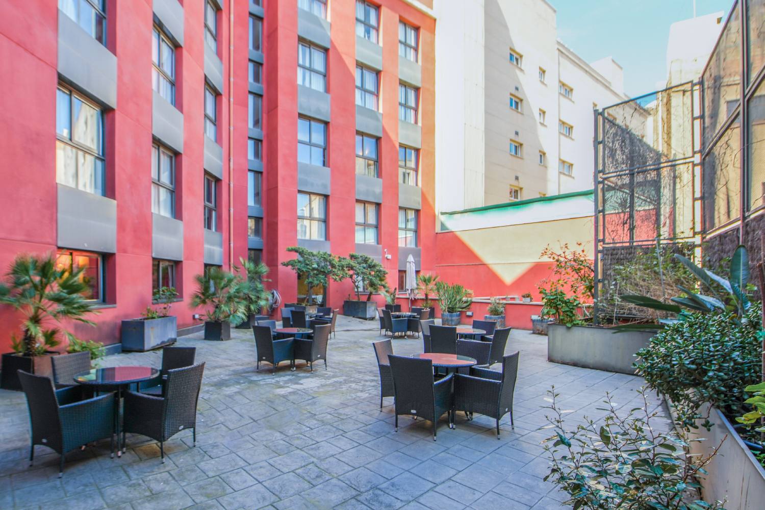 Sanitas Residencia de Mayores Sagrada Familia 4.jpg